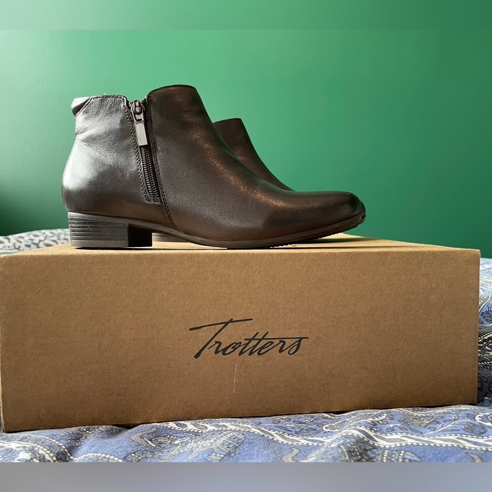 Trotters Sleek Dark Brown Ankle Booties